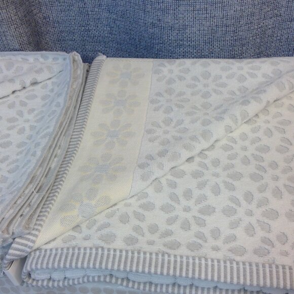 BRAND NEW Alfred Sung Daisy Cotton set of (2) BATH Towels - Picture 3 of 6